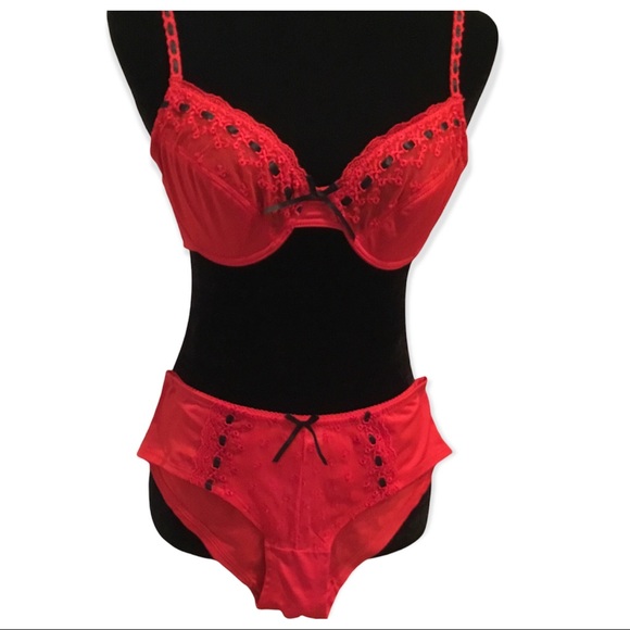 Valentines Special ❤️ Darling matching red bra & panties / Like New - Picture 2 of 13